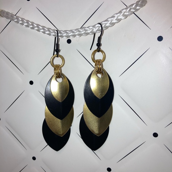 Earrings - Picture 1 of 2